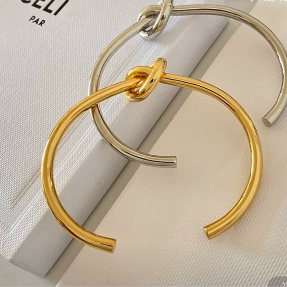 Elegant Gold  Knot Bracelet